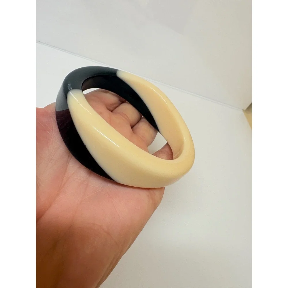 Vintage Style Two Tone Black and Cream Chunky Resin Asymmetrical Bangle